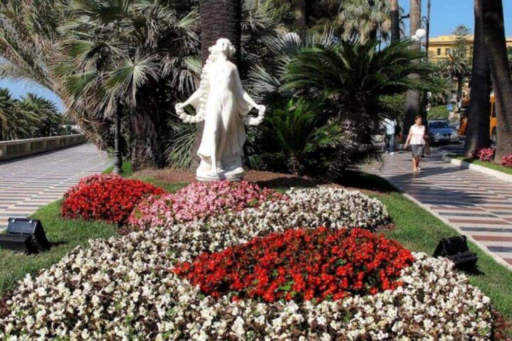 Ampio Appartamento Centrale Sanremo Exterior photo